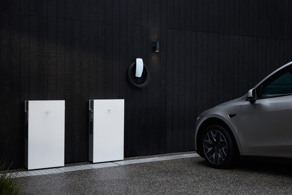 NOT CEC APPROVED Tesla Powerwall 3P Three Phase 13.5kWh AC Battery with an integrated up to 15kW Solar Inverter (4 MPPT)